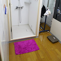 シャワー室女性専用の更衣室完備